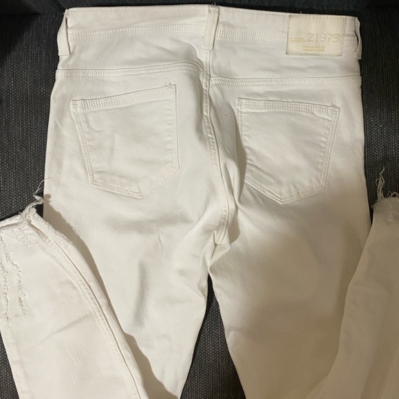 Zara Embroid White jeans - Picture 2 of 4